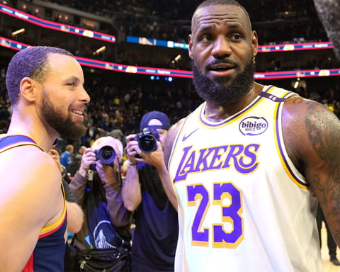 Stephen Curry and LeBron James talk on the court ahead of 2026 NBA free agency
