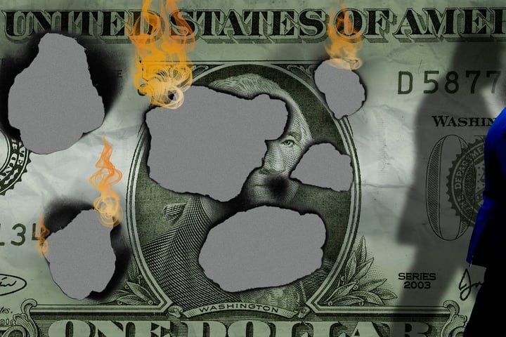 Gas station pump prices reflecting surging energy costs from the Iran war 2026 oil inventory crisis