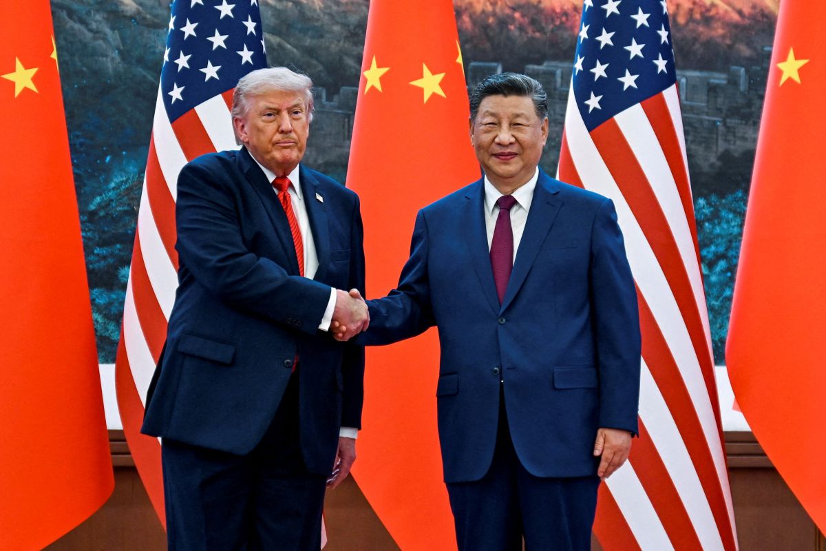 US and Chinese national flags displayed side by side ahead of a US-China meeting