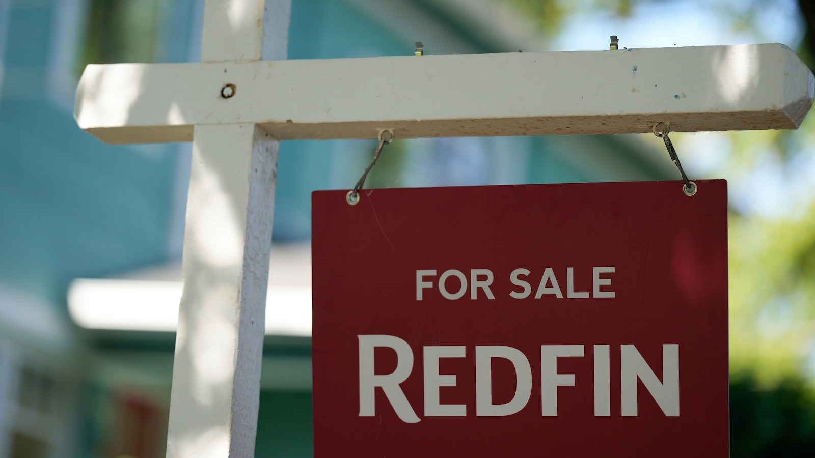 For Sale sign displayed outside a home in Portland Oregon as US mortgage rate falls to 6.48 percent June 2026