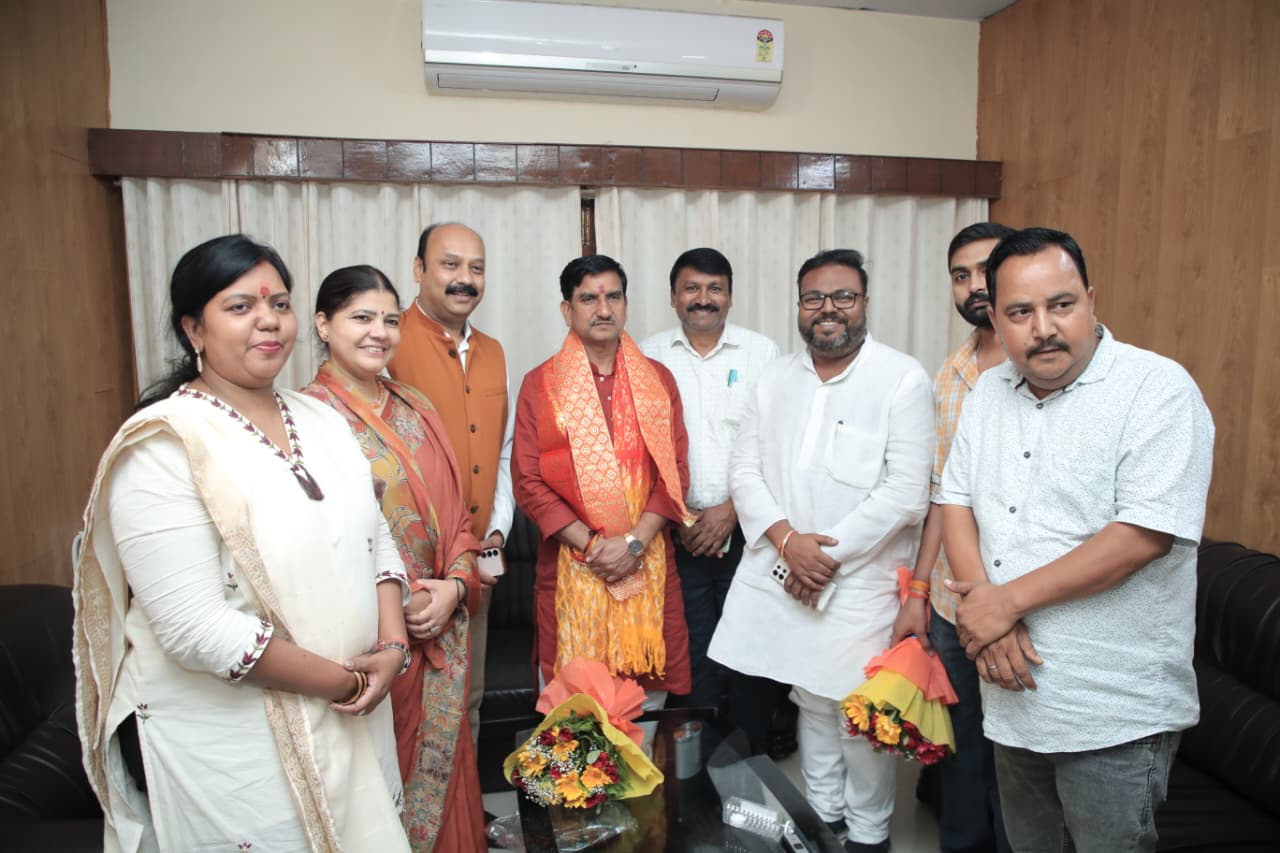 Dr. Vijay Ranjan Gains Attention in Sikandarpur as Public Outreach Drives Political Buzz