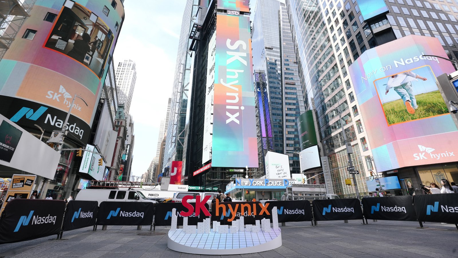 AI computing infrastructure powering large-scale video generation models like PixVerse