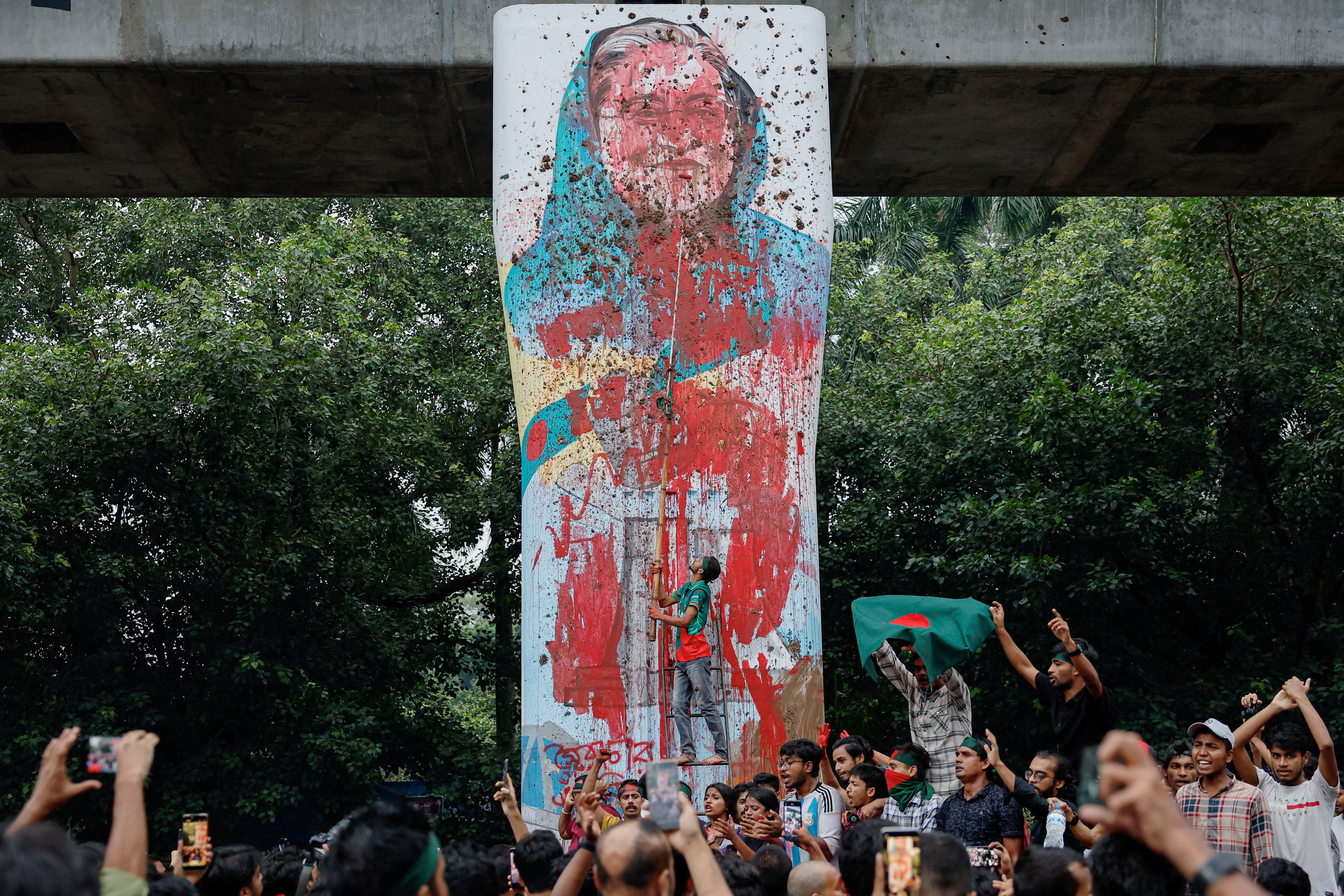 Protesters in Dhaka demand President Shahabuddin's impeachment during Bangladesh political crisis