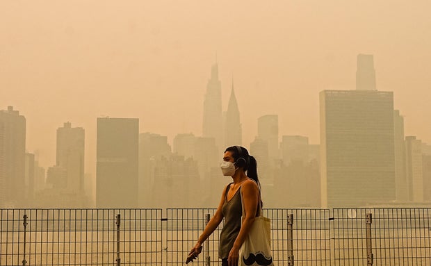 Canadian wildfire smoke descends on US cities triggering hazardous air quality alerts across the Midwest and Northeast