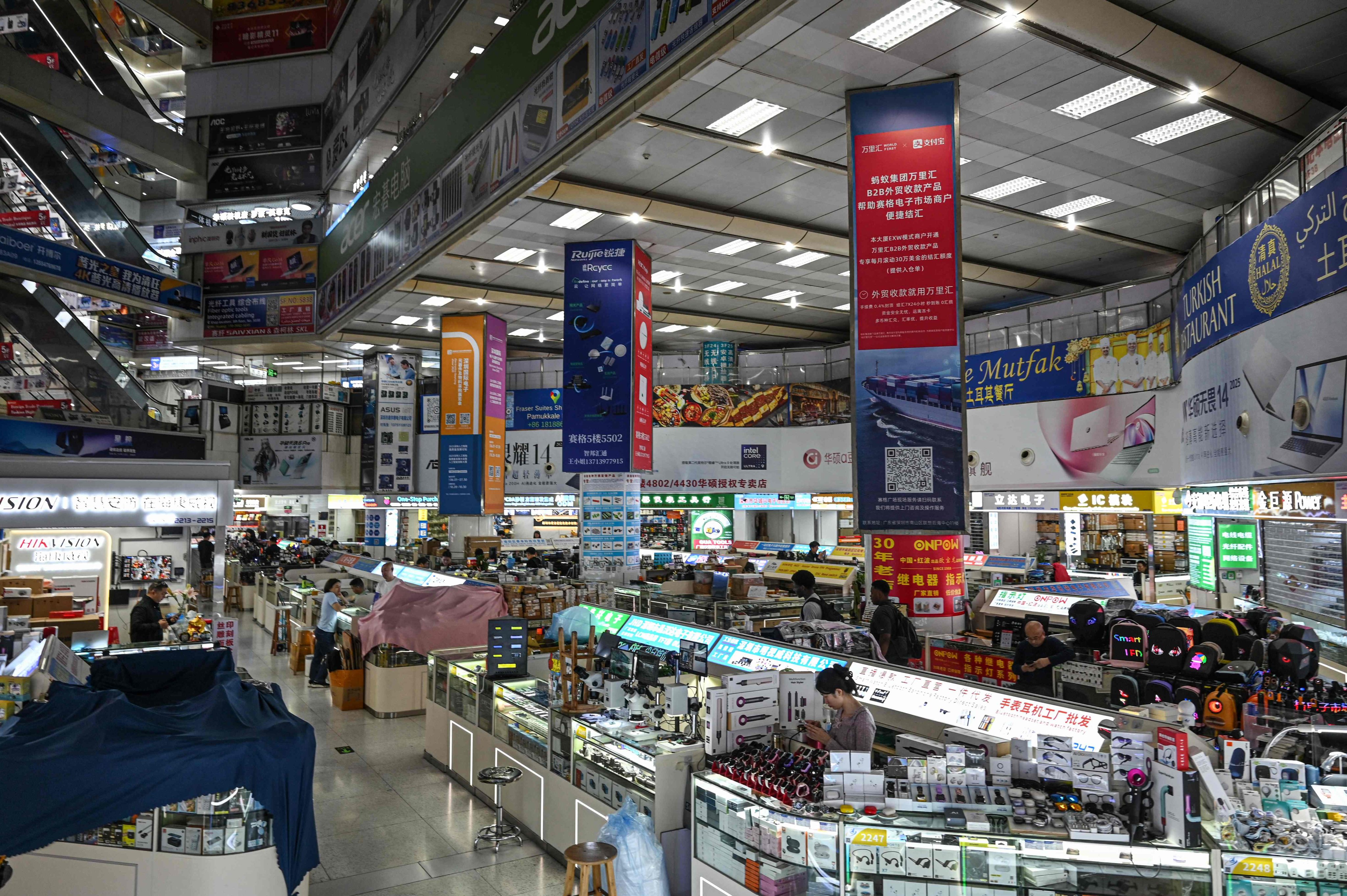 China's Huaqiangbei electronics market in Shenzhen amid the AI-driven memory chip cost surge that CXMT's IPO aims to address