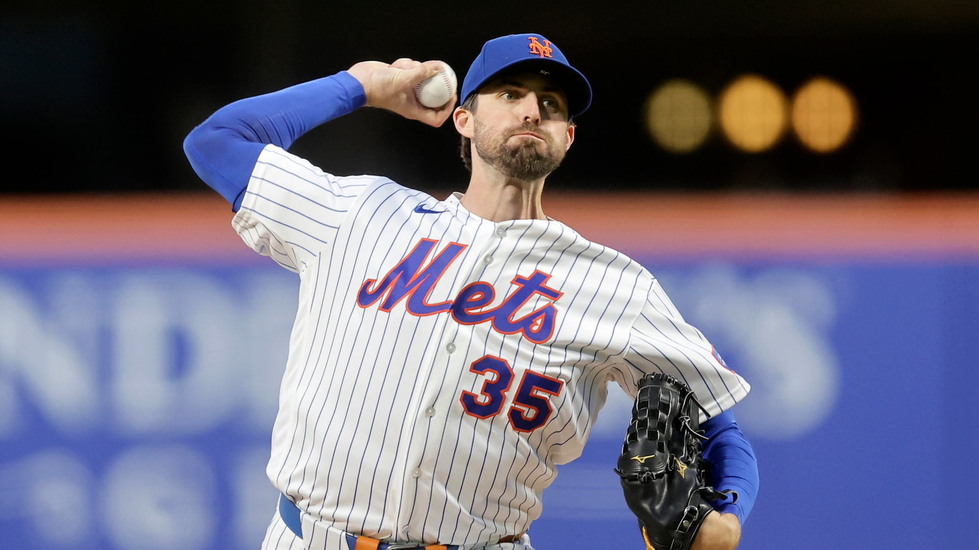 Clay Holmes pitching for the New York Mets, a bullpen target the Yankees are monitoring ahead of the August 3 trade deadline