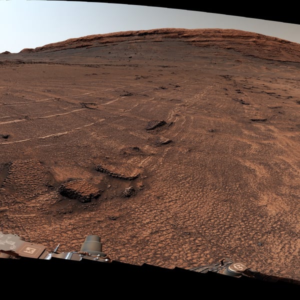 NASA Curiosity rover panorama showing vast field of honeycomb-like polygon fractures in Valle Grande region of Mars