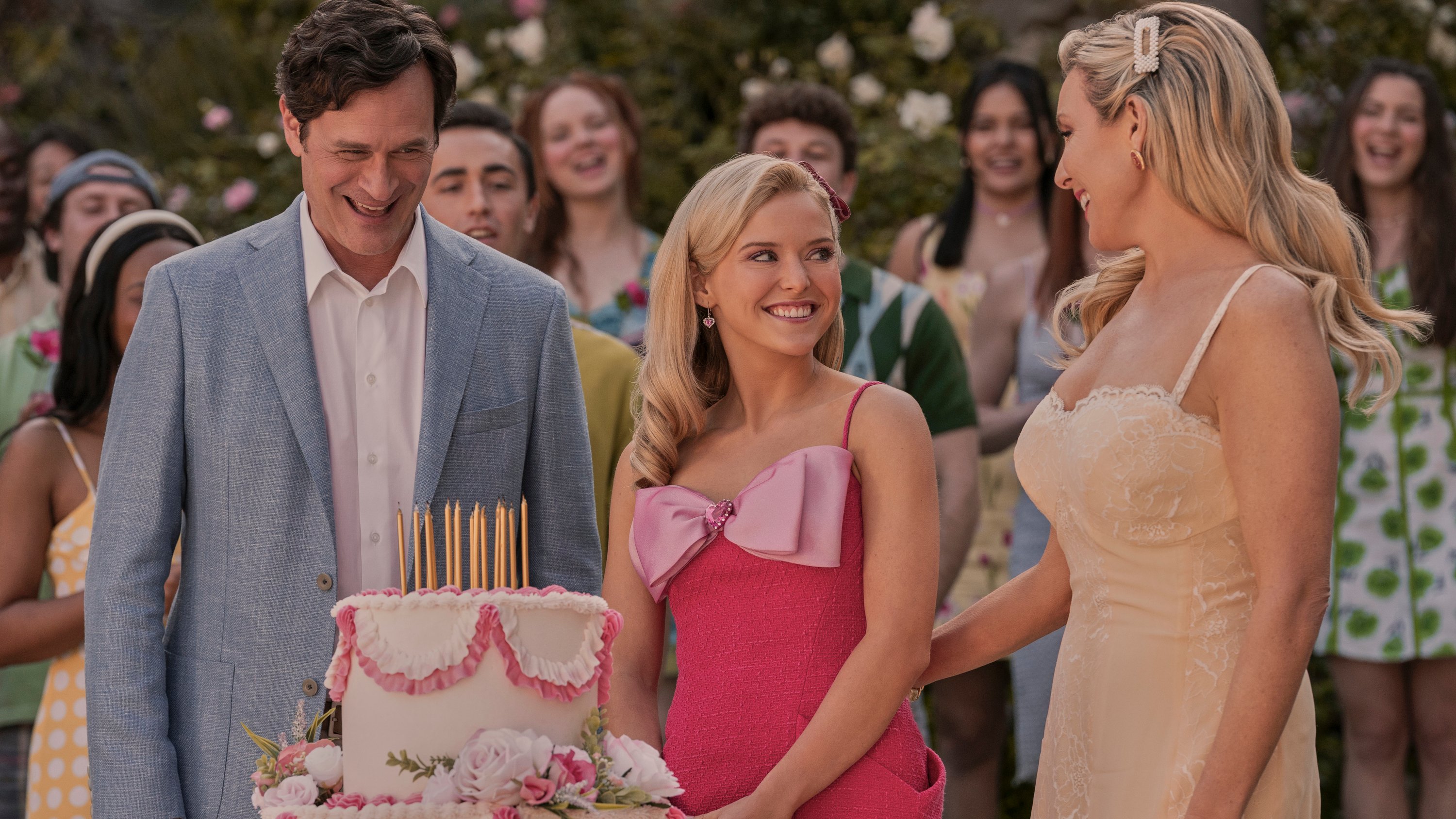 Tom Everett Scott, Lexi Minetree and June Diane Raphael in a scene from Amazon's Elle