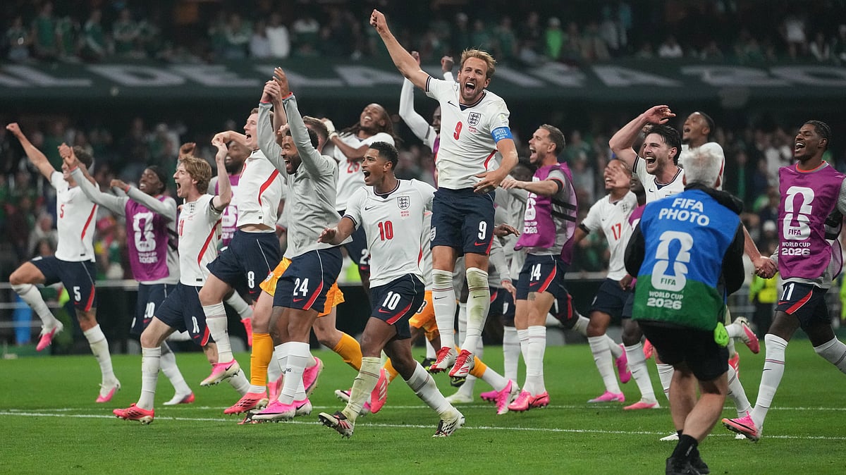 Jude Bellingham celebrates scoring for England against Mexico at Azteca Stadium in the FIFA World Cup Round of 16