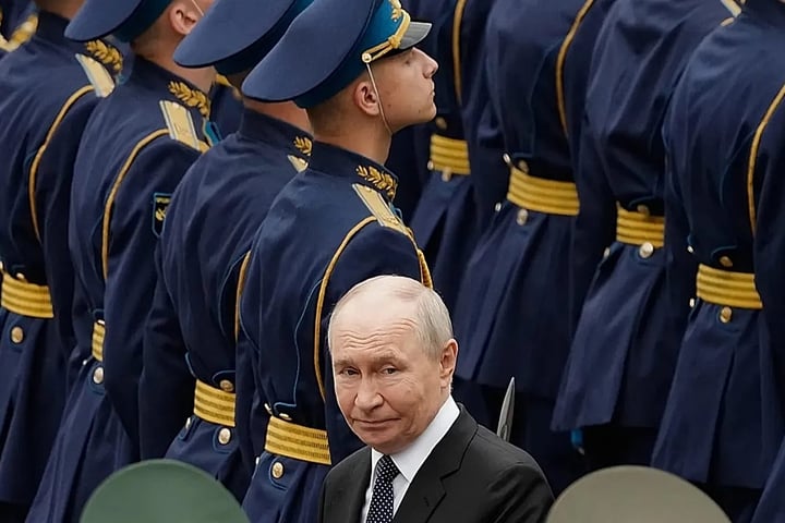 EU foreign ministers meeting to discuss 21st sanctions package including visa ban on Russian combatants