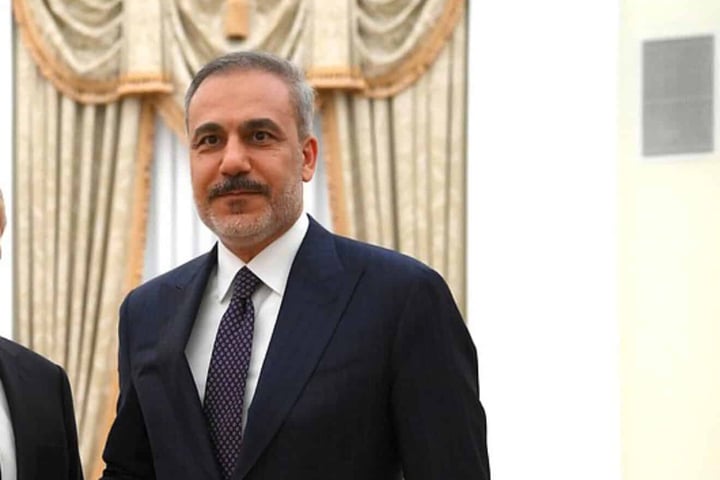 Turkish Foreign Minister Hakan Fidan meets Russian President Vladimir Putin at the Kremlin in Moscow