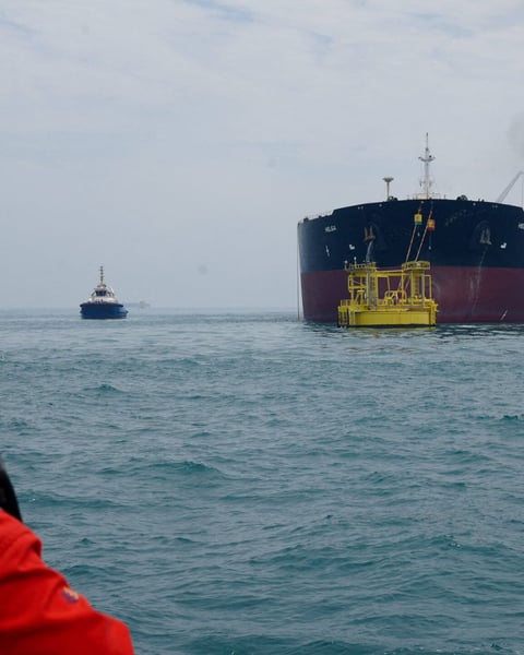 Vessels transit the Strait of Hormuz during the Iran-US crisis, June 2026