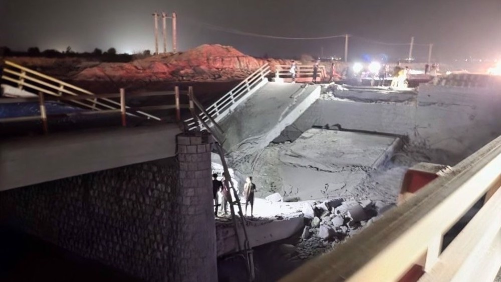 US airstrikes destroy bridges in Hormozgan province southern Iran