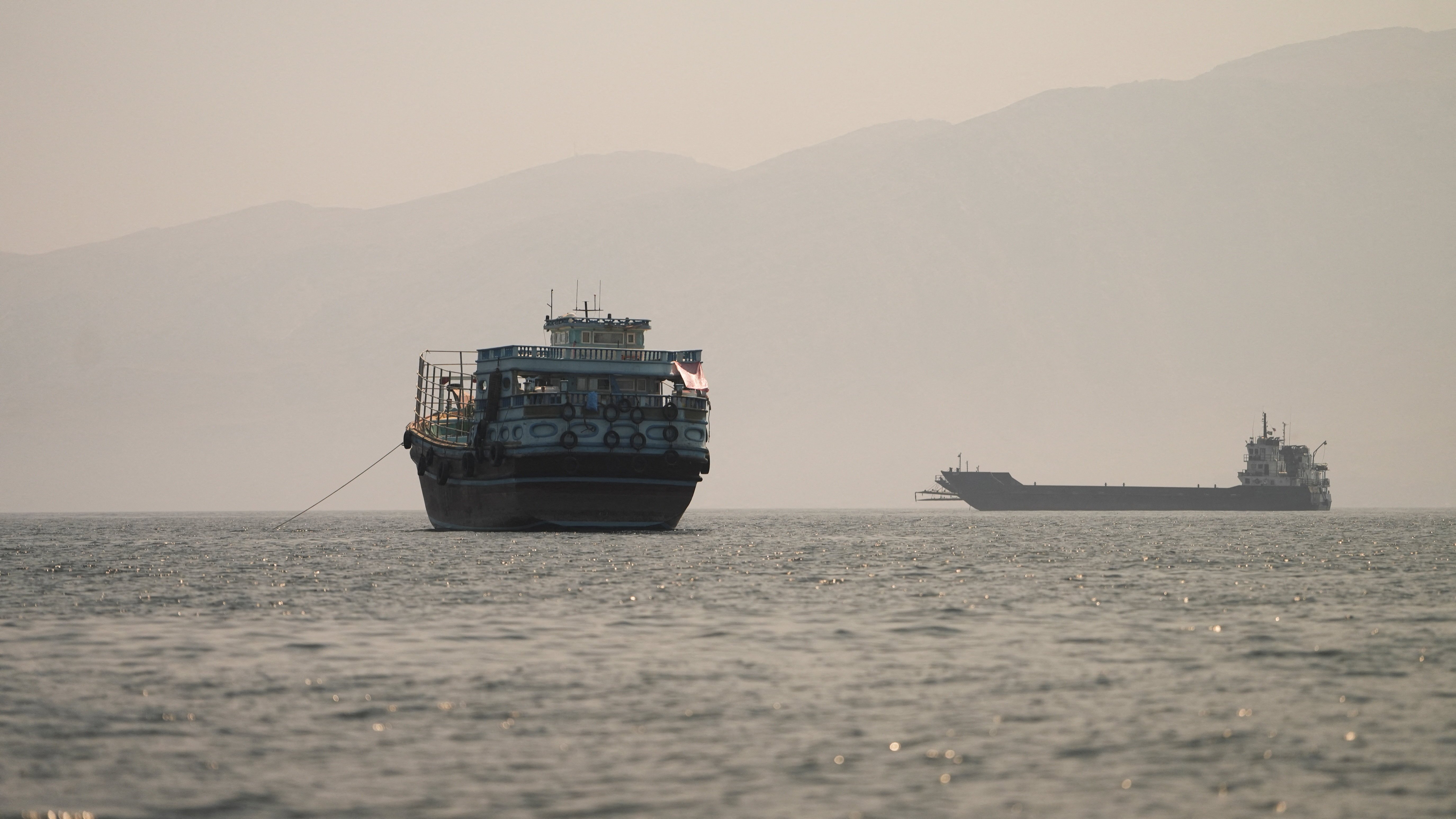 Ships transiting the Strait of Hormuz amid IRGC warnings and Iran-US conflict in 2026