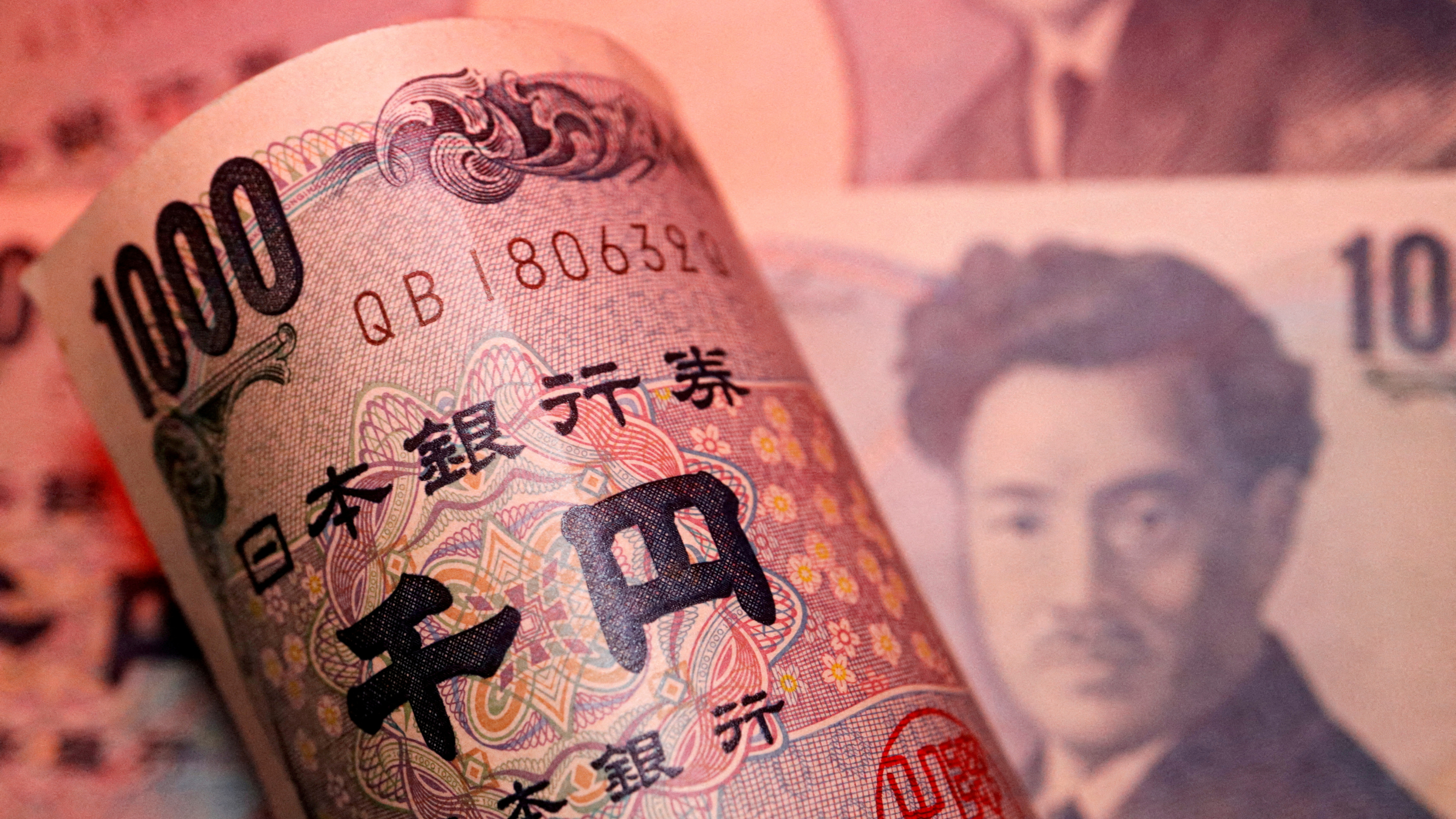 Japanese yen banknotes as investors reassess carry trade positions amid Bank of Japan rate hike signals