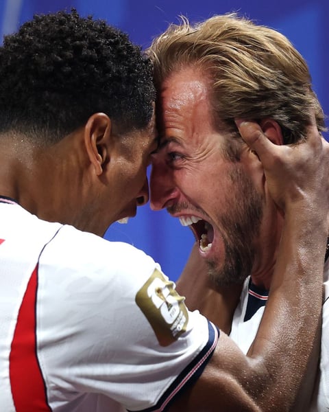 Harry Kane and Jude Bellingham celebrate after England beat DR Congo 2-1 in the World Cup 2026 Round of 32 in Atlanta