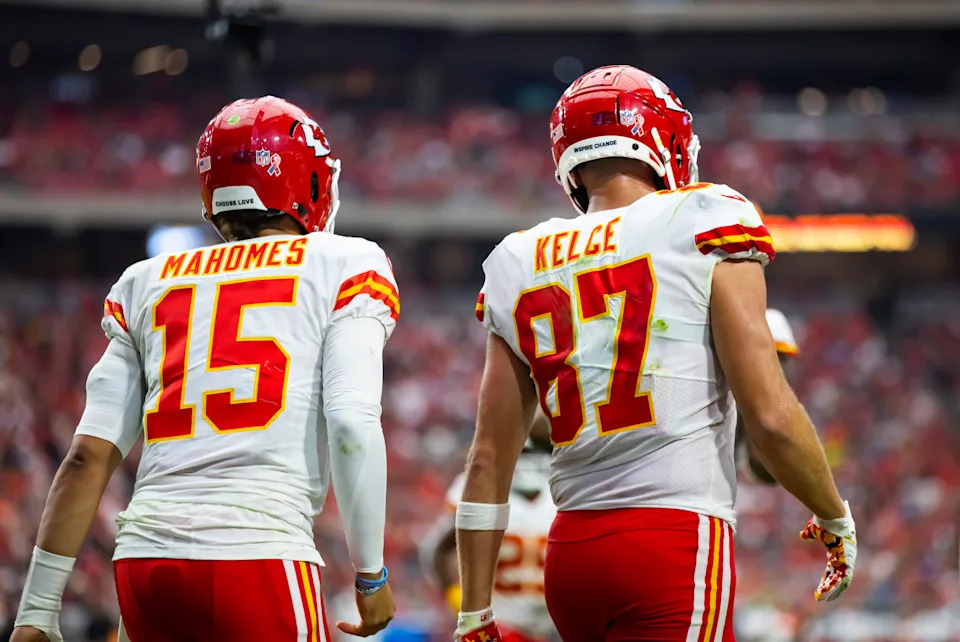 Patrick Mahomes and Travis Kelce connecting in team drills at Kansas City Chiefs training camp in St. Joseph, 2026