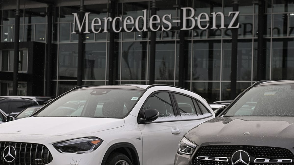 Mercedes-Benz dealership as bipartisan Senate bill threatens to ban the German automaker from US market over Chinese investor stakes