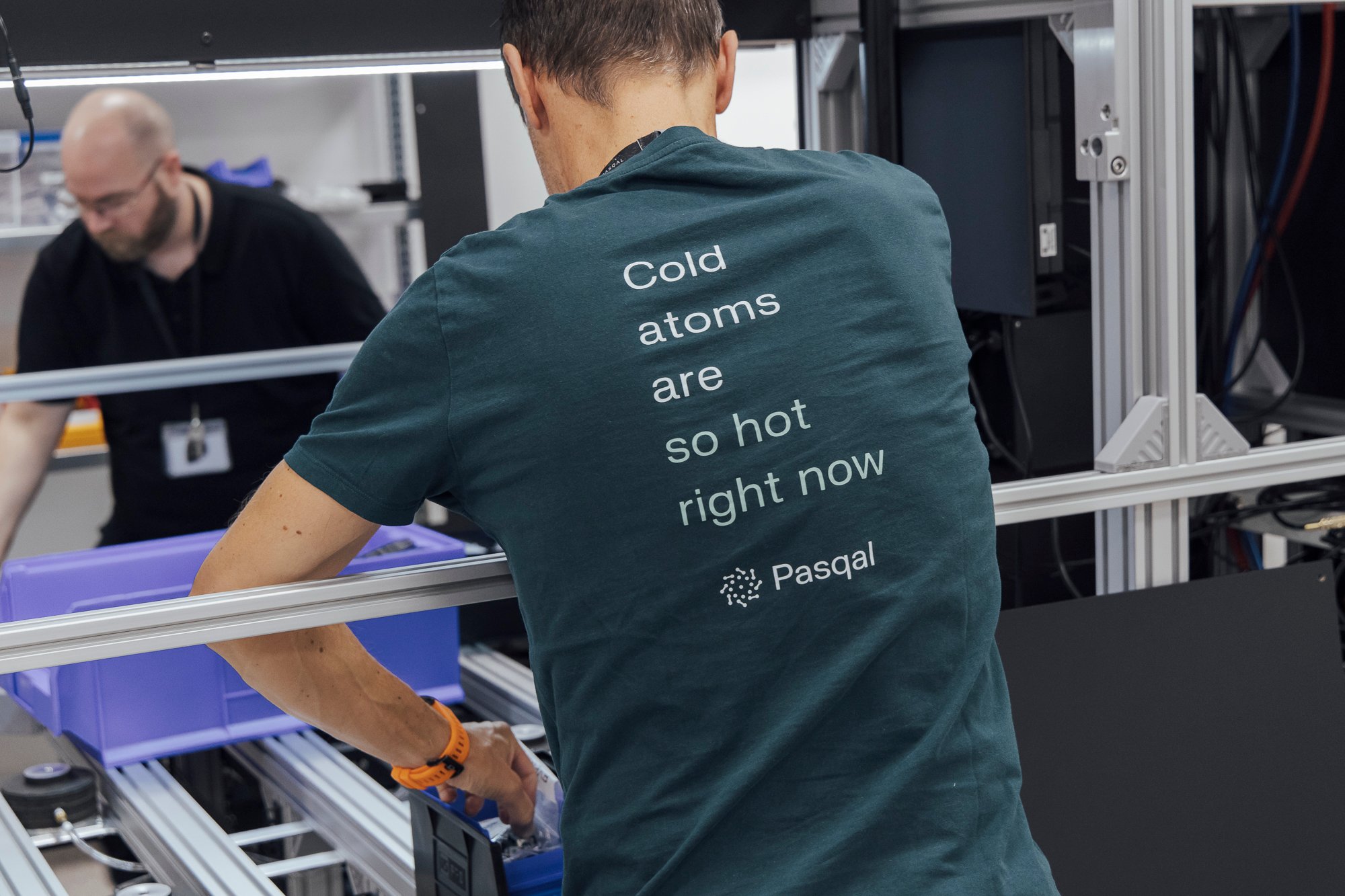 Cold atom array using optical tweezers for neutral atom quantum computing