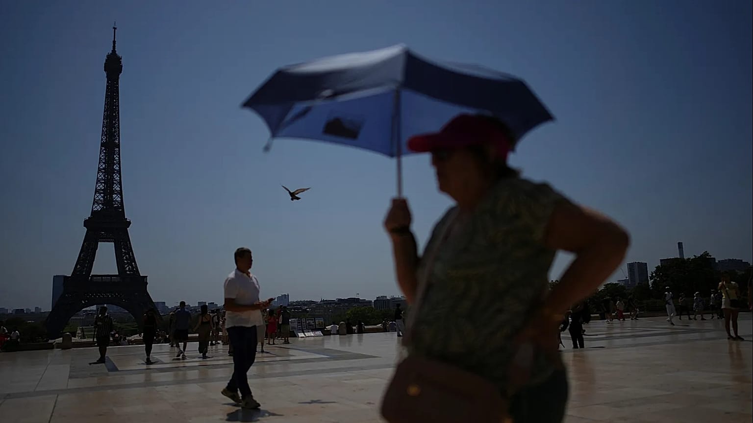 Crowds at the Trocadero plaza near the Eiffel Tower during the Paris heatwave