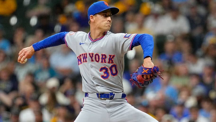 New York Mets reliever Luke Weaver delivering a pitch, one of the arms Philadelphia has evaluated heading into the August deadline