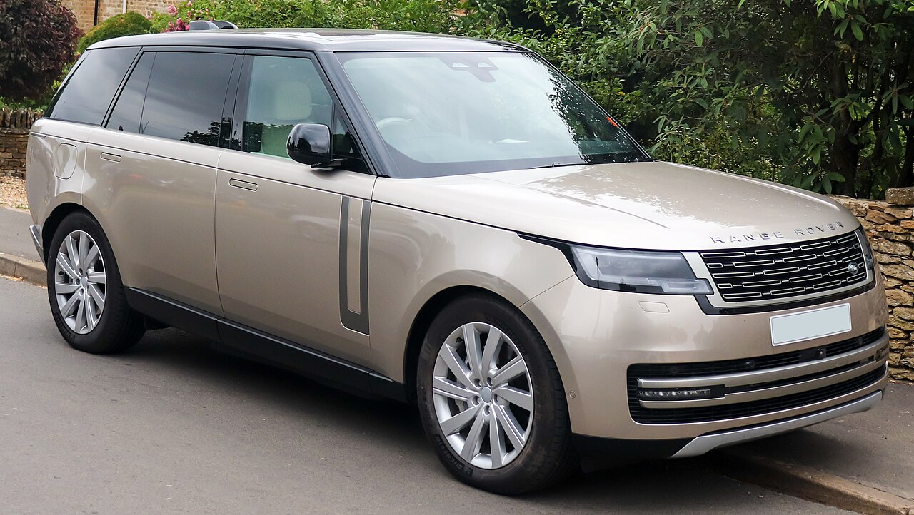 2022 Land Rover Range Rover SE P440e hybrid SUV front view
