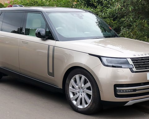 2022 Land Rover Range Rover SE P440e hybrid SUV front view