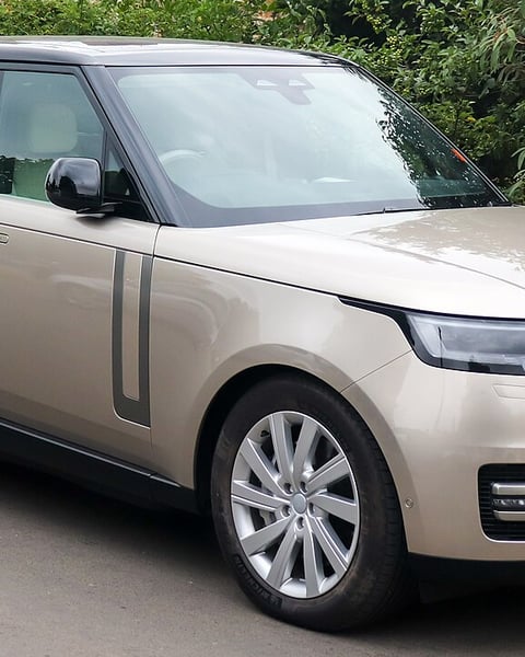 2022 Land Rover Range Rover SE P440e hybrid SUV front view