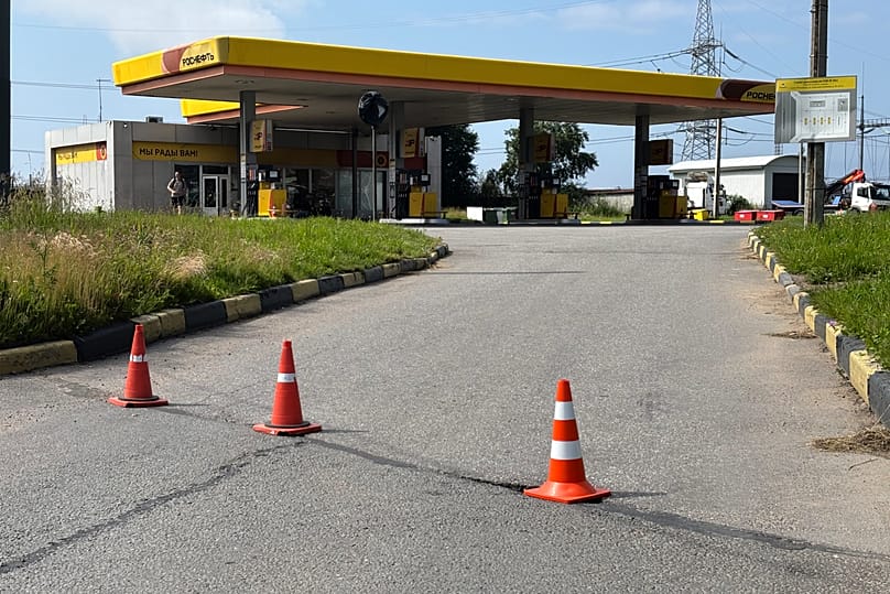 Blocked entrance to a Rosneft petrol station in Saint Petersburg during Russia's 2026 fuel shortage caused by Ukrainian drone strikes on refineries