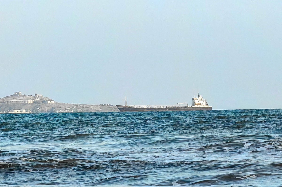 Saudi airstrikes target the Houthi-controlled naval base in Hodeida as Yemen escalation enters a new phase