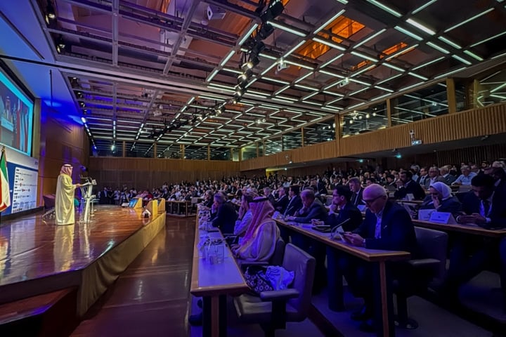 Sultan Al-Musallam at Vision Golfe forum in Paris discussing Saudi Arabia France bilateral trade and investment