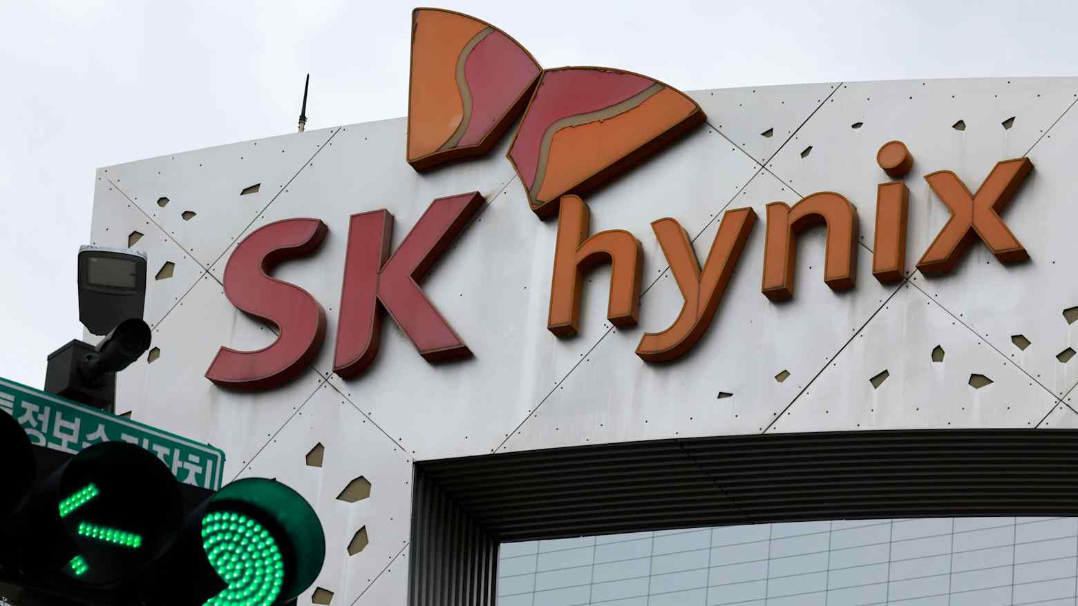 SK Hynix memory chips at the center of South Korea's KOSPI record single-day selloff triggered by Q2 2026 earnings miss