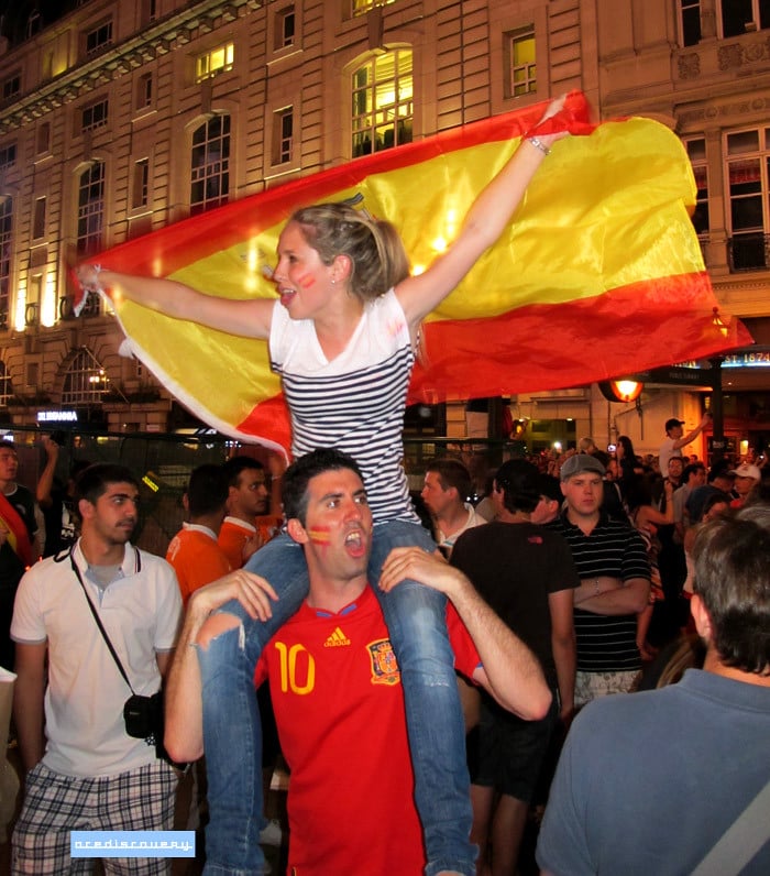 Tens of thousands of Spain fans packed at Cibeles Avenue in Madrid for the World Cup victory parade