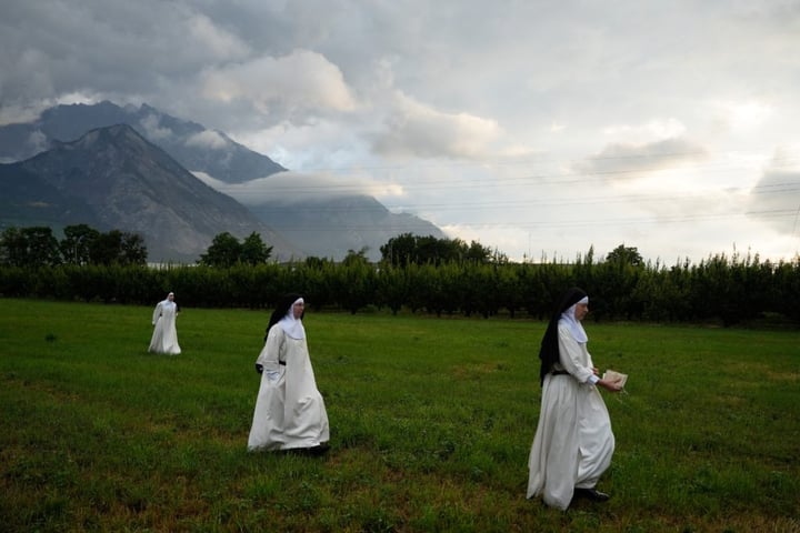 Nuns arrive at Econe seminary Switzerland for SSPX bishop consecration ceremony July 1 2026