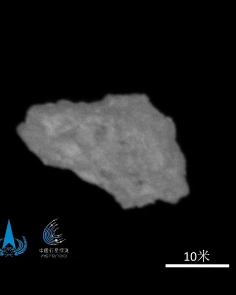 First close-up image of asteroid Kamoʻoalewa captured by China's Tianwen-2 spacecraft during its July 2026 rendezvous at 20 kilometers