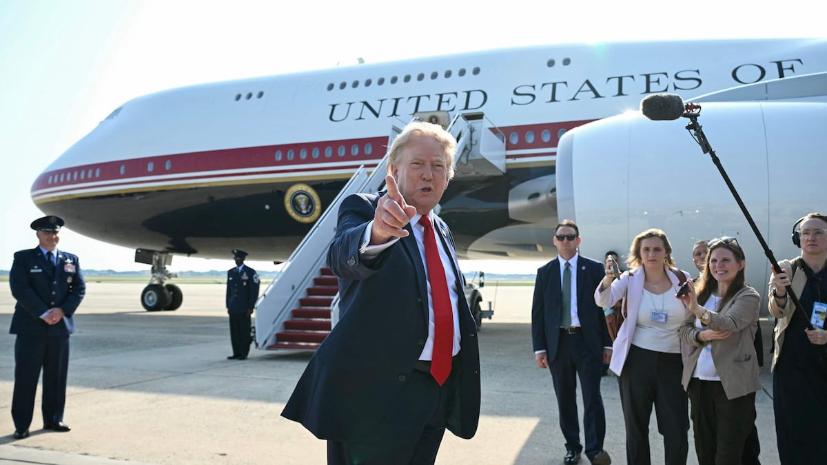 US President Donald Trump boarding Air Force One, the Boeing 747-8 aircraft offered by Qatar amid Gulf business ties