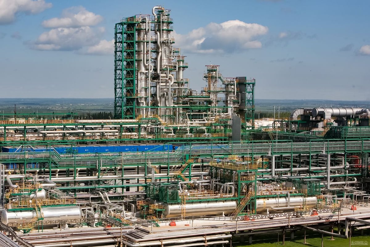 Slavneft-Yanos oil refinery in Yaroslavl Oblast Russia targeted by Ukrainian drones in July 2026