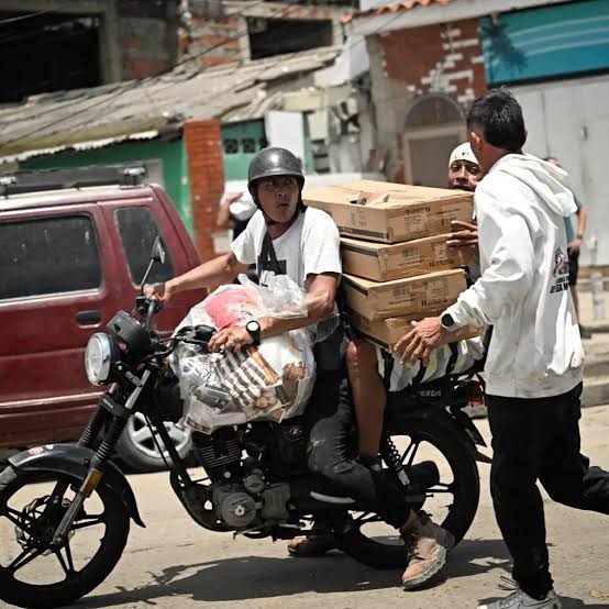 Venezuelan authorities at earthquake damage site in Caracas after June 2026 earthquakes