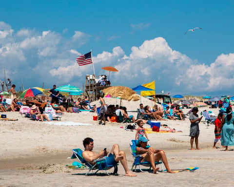 Beachgoers on Long Island beach on July 4 holiday weekend as Vibrio vulnificus bacteria detected in Hamptons estuaries