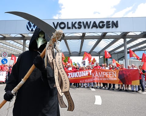 Volkswagen workers protest outside Zwickau plant against 100,000 job cuts plan