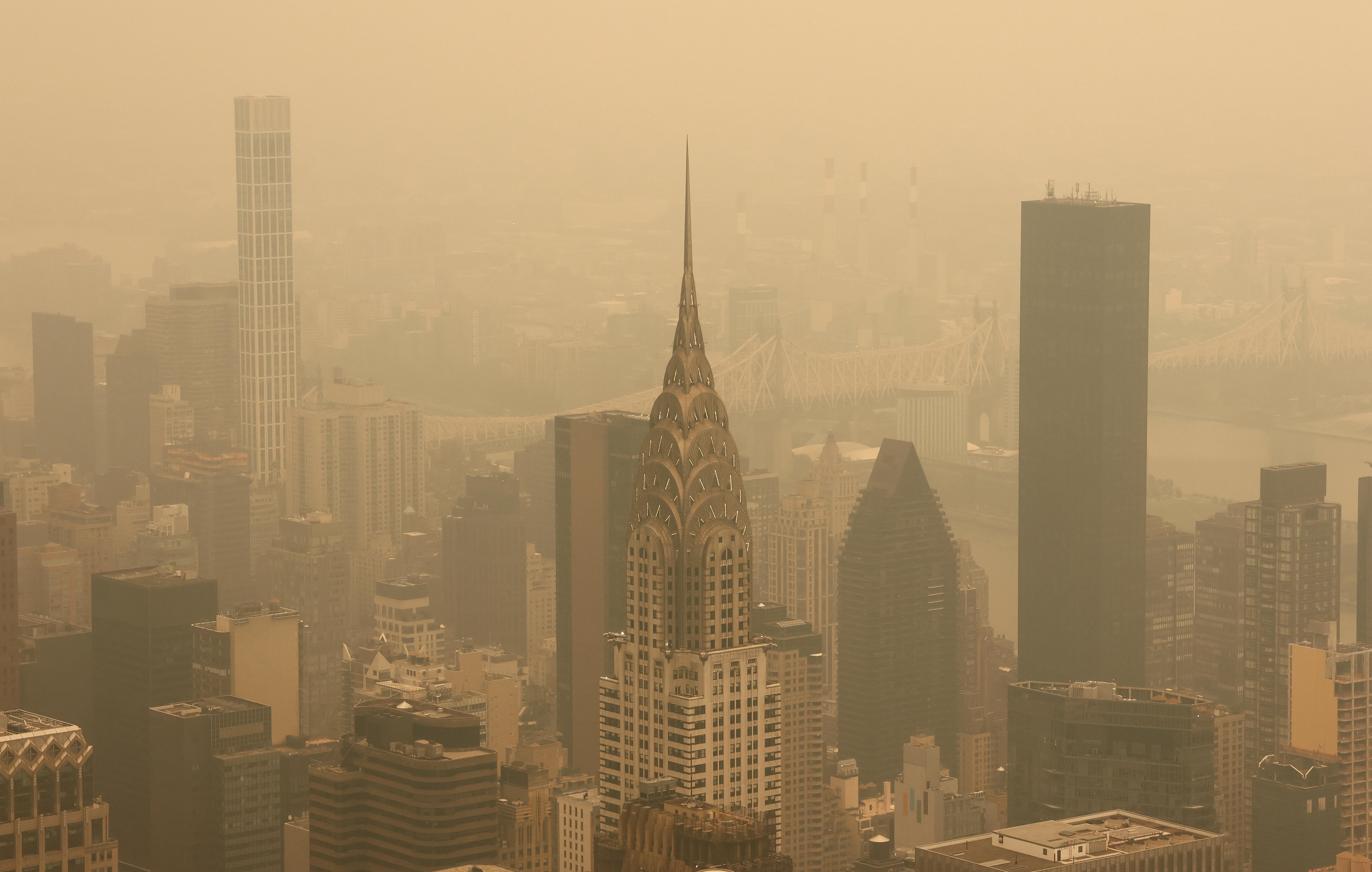 Smoke from Canadian wildfires creates orange haze over US Midwest cities causing hazardous air quality warnings