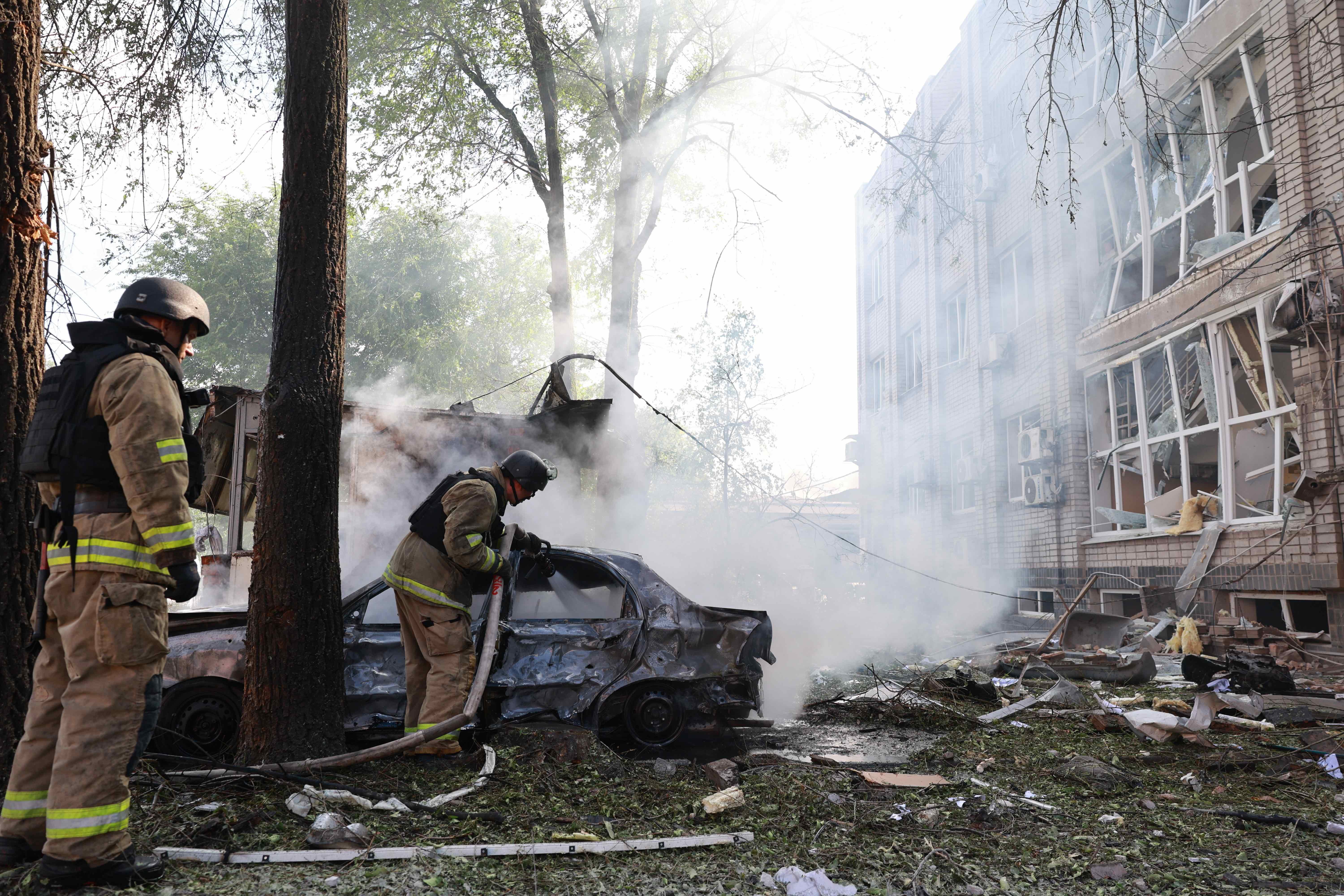 Civilian damage in Zaporizhzhia after Russian guided aerial bomb strike