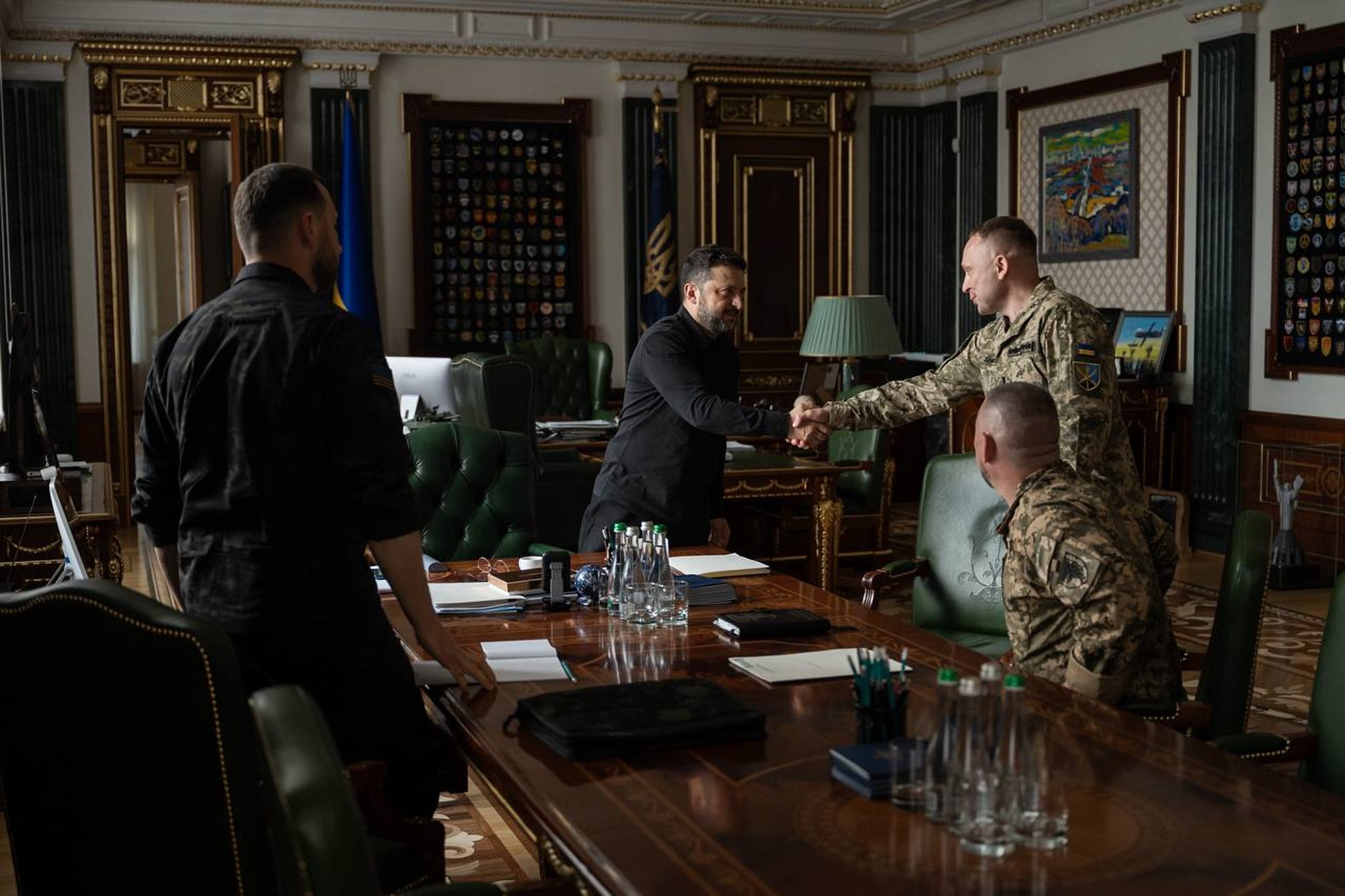 Ukrainian President Zelenskyy meets new Commander-in-Chief Mykhailo Drapatyi after dismissing Syrskyi