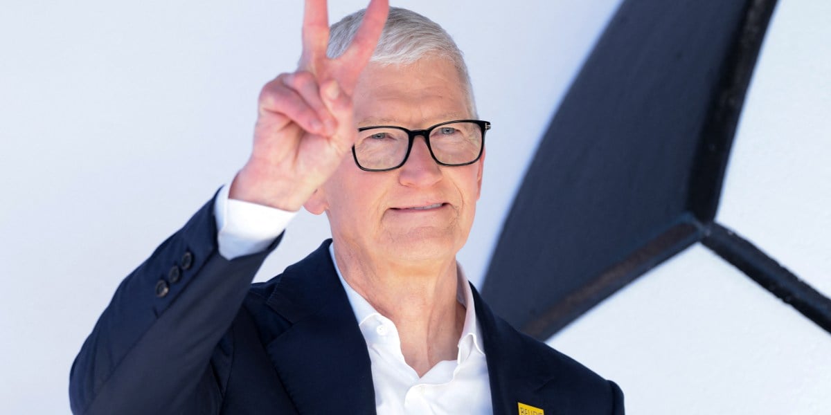AAPL stock today: Apple, which posted revenue of 109.4 billion dollars in the June quarter while warning about memory supply