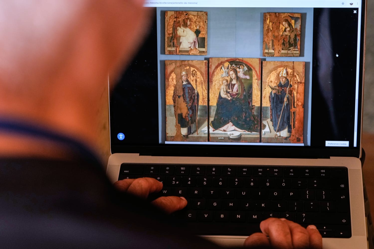 Journalist views Antonello da Messina San Gregorio Polyptych panels on MuMe Regional Museum website Messina Sicily