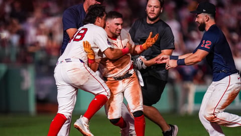Caleb Durbin delivers walk-off single in the 13th inning at Fenway Park