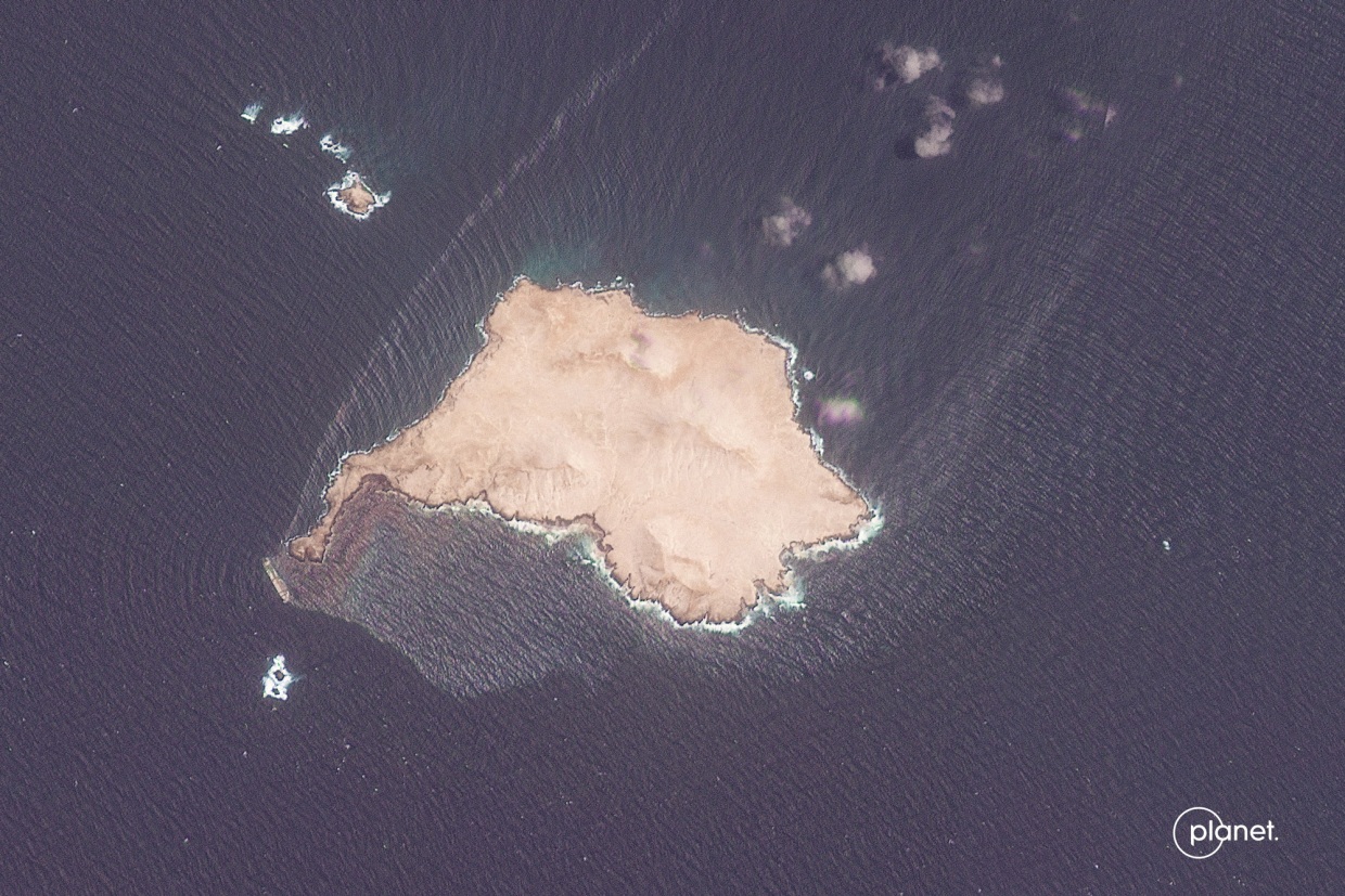 Satellite image shows an oil slick next to the sanctioned tanker Caroline Bezengi off the coast of Oman