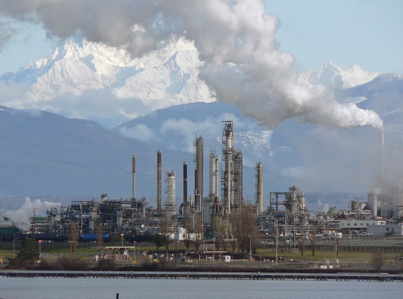 An oil refinery at dusk, August 27, 2026: the diesel crack spread near $100 a barrel is keeping pump prices high even as Brent crude falls to $87.65