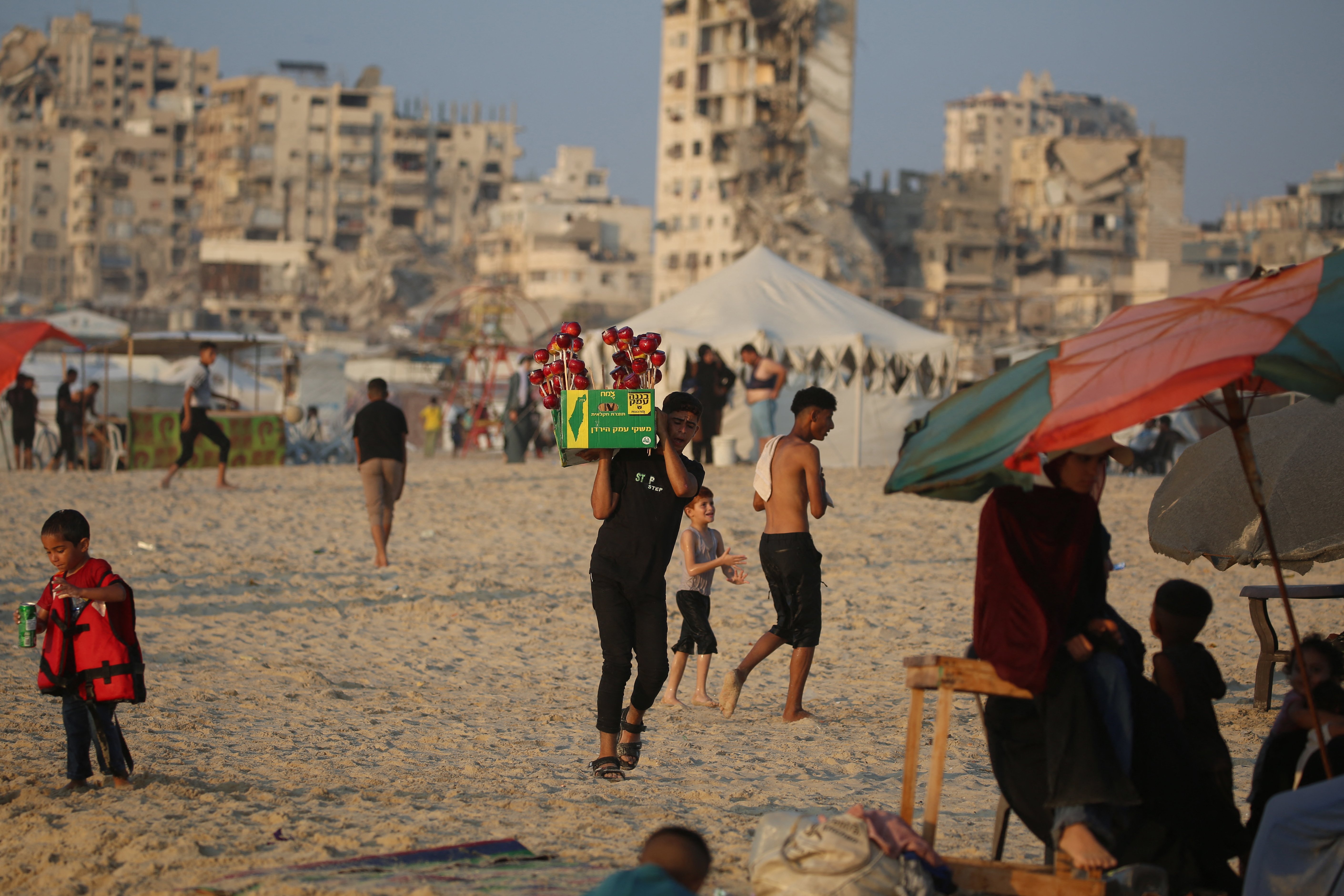 Displaced Palestinians gather on Gaza City beachfront as Gaza genocide toll surpasses 73000 and ceasefire talks stall