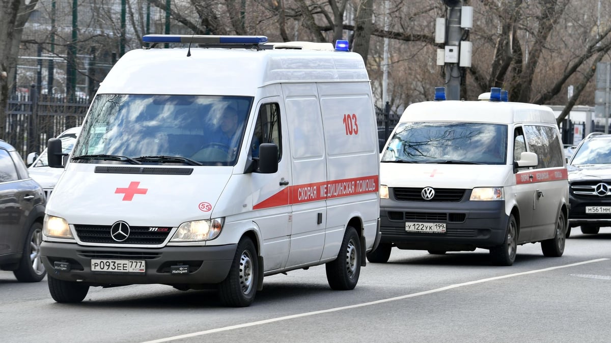 Russian ambulance and emergency services respond to Ukrainian drone attack on Nizhnekamsk, Tatarstan